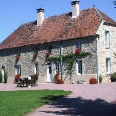 Gite Les Aubues Lormes Eksteriør billede