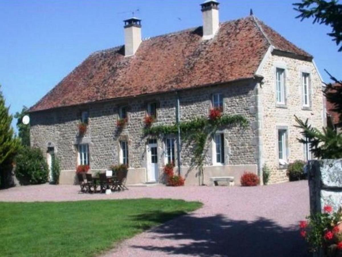 Gite Les Aubues Lormes Eksteriør billede